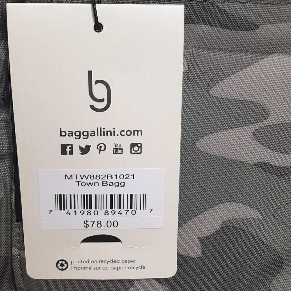 UNISEX Baggallini Towne Bagg in Olive Camo...NWT